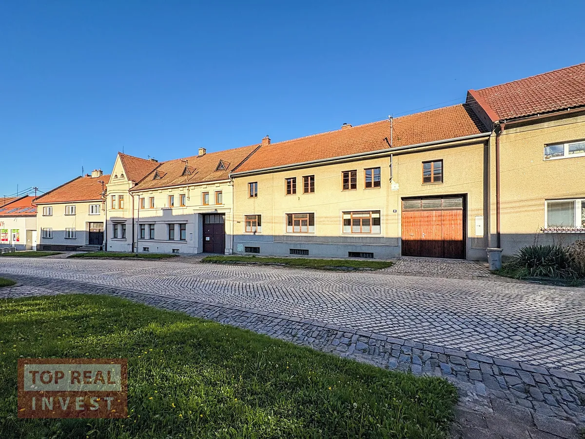 Prodej rodinného domu 295 m², pozemek 1530 m²